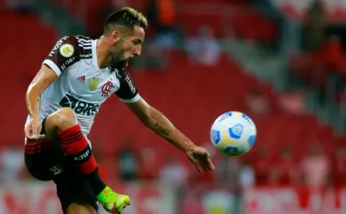Uno de los principales emblemas de la Generación Dorada de La Roja tendrá que dar explicaciones a su club tras irse de fiesta después de no jugar el último partido de Flamengo por un cuadro gripal. (Foto: Getty)