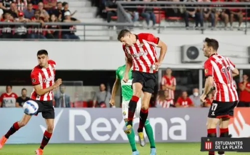 El primer gol de Estudiantes en La Plata contra Audax Italiano: los floridanos eliminados de la Copa Libertadores con gustito a injusticia.