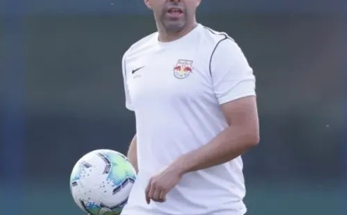 Maldonado se retiró en 2015 con la camiseta de Colo Colo y ahora es parte del cuerpo técnico del Red Bull Bragantino, revelación del fútbol brasileño, donde brilló como jugador. (Foto: Captura)