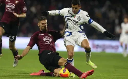 ARECHI STADIUM, SALERNO, ITALY - 2021/12/17: Salernitana's Croatian defender Luka Bogdan challenges for the ball with Inter's Chilean forward Alexis Sanchez during the Serie A football match between US Salernitana and FC Internazionale Milano. Inter won 5-0. (Photo by Antonio Balasco/KONTROLAB/LightRocket via Getty Images)-Not Released (NR)