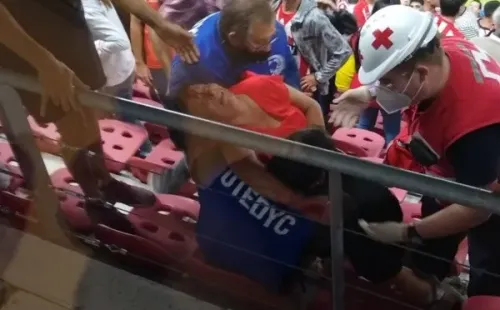 La mujer habría sido herida por objetos lanzados por los hinchas chilenos.