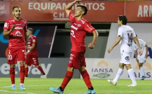 Aravena se paseó como por el patio de su casa contra La Serena