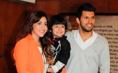 Benjamín Agüero Maradona junto a su madre Gianina y su padre Sergio. (Foto: Archivo)
