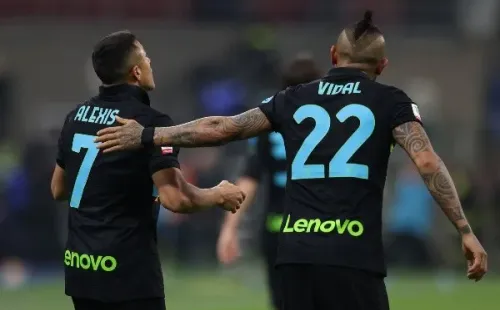 Arturo Vidal y Alexis Sánchez son de los más activos por redes sociales. (Foto: Getty Images)