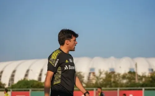Alexander Medina vive horas complicadas en Porto Alegre. (Foto: @InternacionalSC)