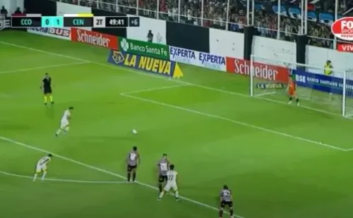 Vecchio erró el penal en los descuentos frente al arco de Toselli.