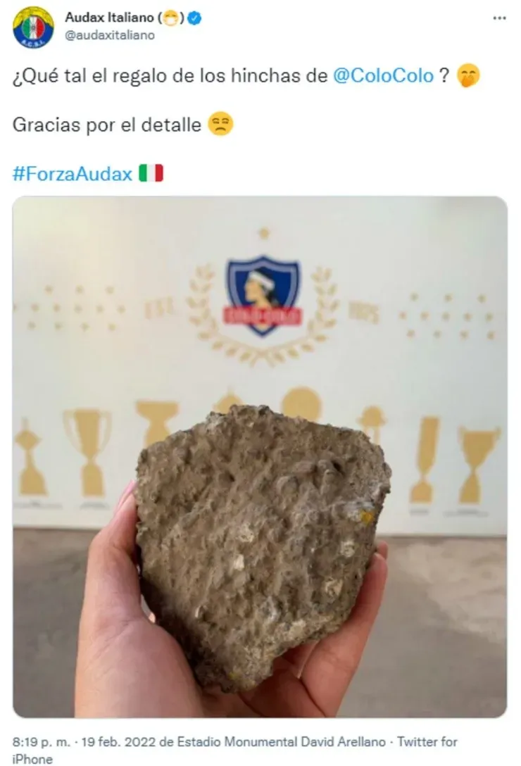 El proyectil que le lanzaron al arquero de Audax Italiano Joaquín Muñoz en su última visita al estadio Monumental