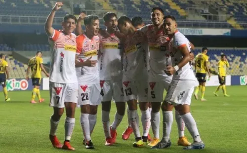 Cobreloa es uno de los aspirantes a alcanzar al puntero Magallanes.