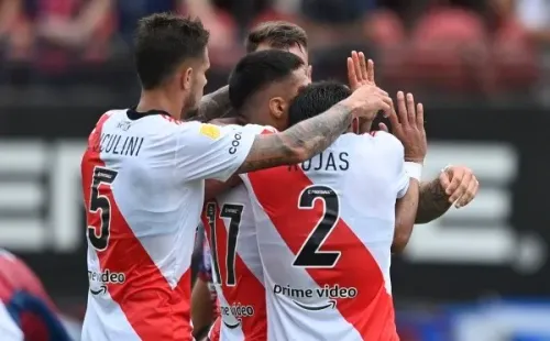 Díaz celebra pidiendo perdón a la gente de San Lorenzo. (Foto: River Plate)