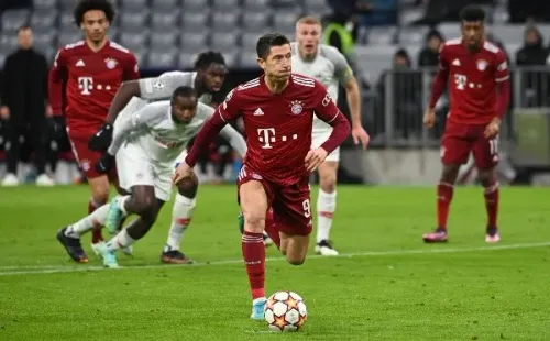 Robert Lewandowski condujo la cómoda victoria bávara. (Foto: Getty Images)