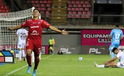 Aravena es una de las grandes figuras de Ñublense en el torneo