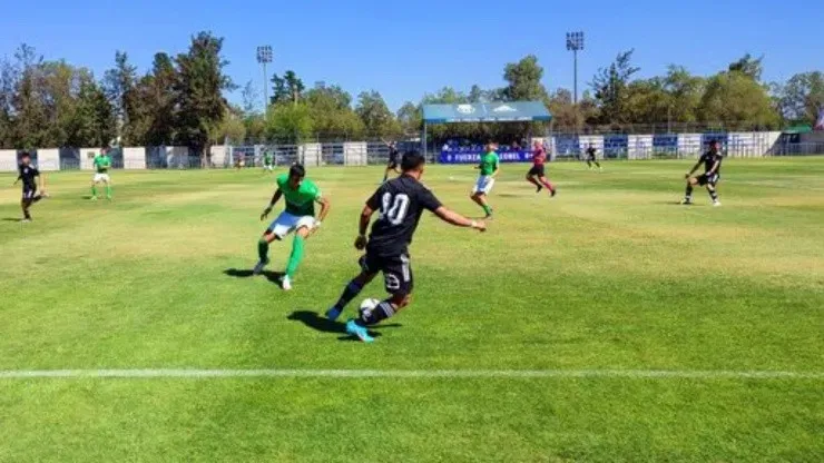 Ervin Vaca está a prueba en Colo Colo, pero se convirtió en la figura de la serie Sub 21