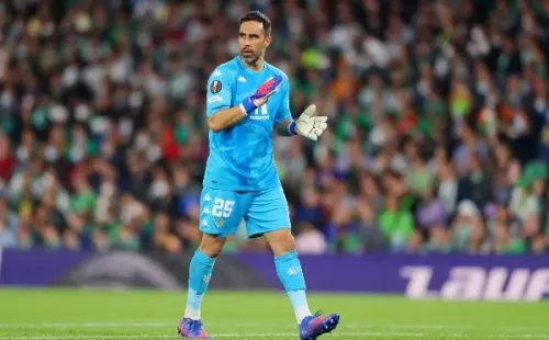 Claudio Bravo fue fundamental en el segundo tiempo. (Foto: Getty Images)