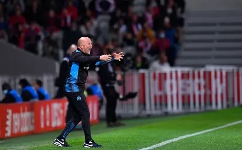 Sampaoli vive un complejo presente en Francia, con el plantel y los hinchas en contra.