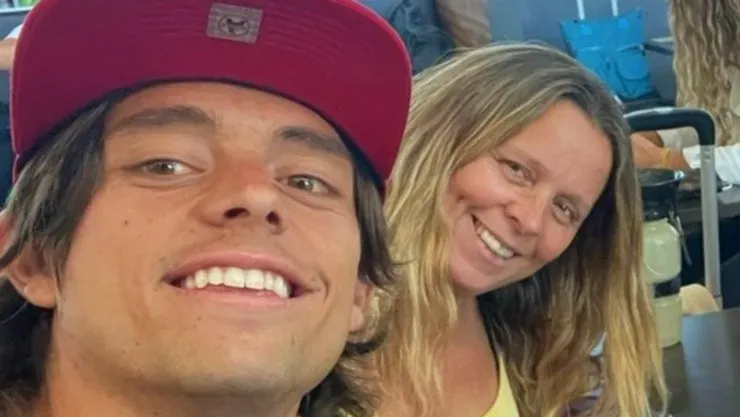 Joaquín Montecinos y su madre, Viviana Naranjo, quien es hija de un destacadísimo ex dirigente de Unión Española