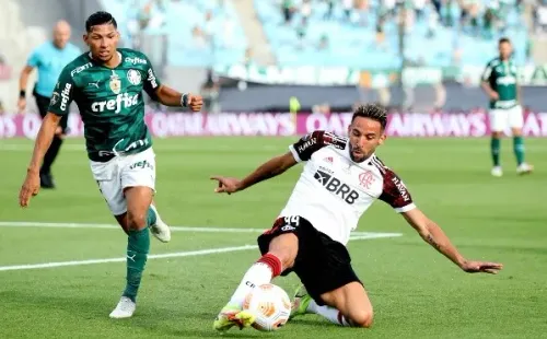 Tras algunos días de mucha incertidumbre, Isla solucionó sus problemas con el Flamengo y está listo para ser considerado nuevamente por Paulo Sousa. (Foto: Getty)
