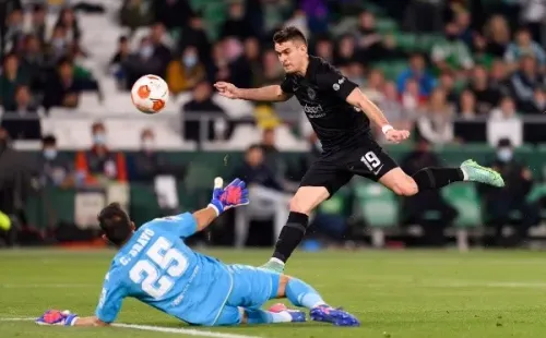 Frankfurt salió bien parado de su visita a Betis. (Foto: Getty Images)