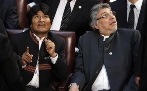 Presidentes Evo Morales (Bolivia) y Fernando Lugo (Paraguay) en el cambio de mando 2010 tras la réplica del 11 de marzo del terromoto del 27F