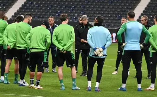 Manuel Pellegrini espera mantenerse con vida en Europa League. (Foto: Getty Images)