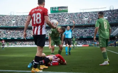 Nabil Fekir fue expulsado por una agresión sobre Iker Muniain. (Foto: Getty Images)