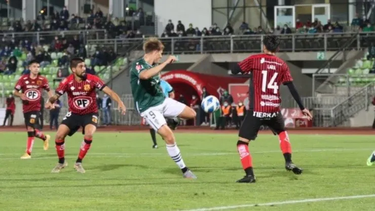 Rescaldini descuenta para Wanderers en un partido traumático del cuadro porteño