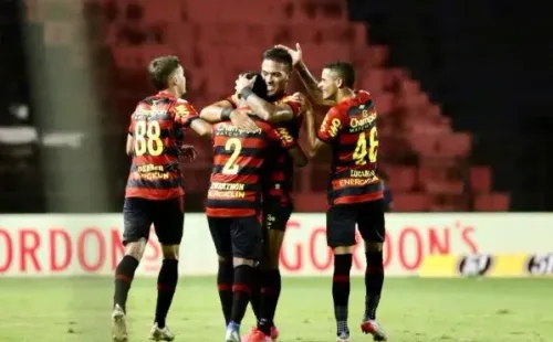 Javier Parraguez se gana el corazón de los hinchas y sus compañeros en Brasil. Foto: Comunicaciones Sport Recife