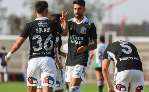 Lucero saluda a Solari, el asistidor en el segundo gol (Agencia Uno)