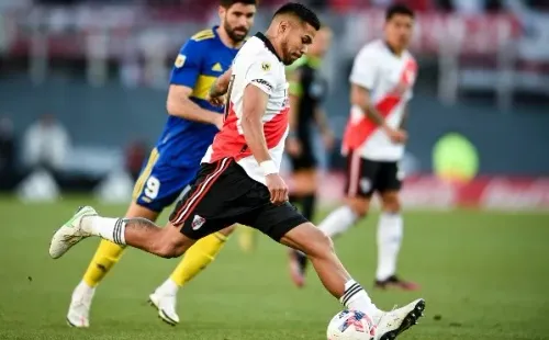 Paulo Díaz salta a la cancha con River Plate en el clásico ante Boca Juniors antes de sumarse a Chile. Foto: Getty Images