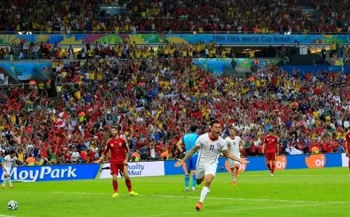 Vargas celebra su gol ante España en el Maracaná (agencia Uno)