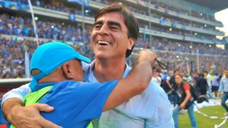Gustavo Quinteros celebró al final de su paso por Emelec, pero le quedaba la espinita de una goleada ante Gustavo Costas