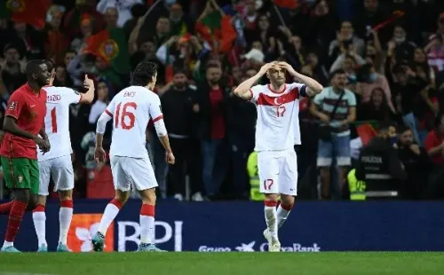 El histórico goleador Burak Yilmaz perdió una tremenda oportunidad. (Foto: Getty Images)