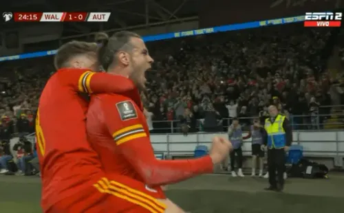 Gareth Bale hizo explotar el estadio de Cardiff con su golazo. (Foto: Captura Espn)