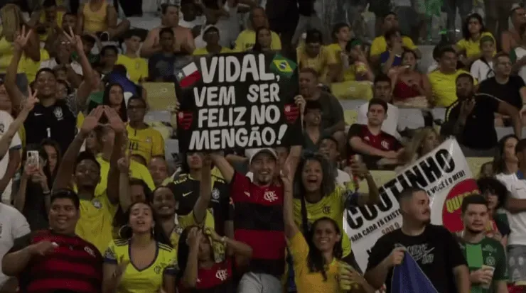 El cartel en el estadio Maracaná. Foto: captura TNT Sports.