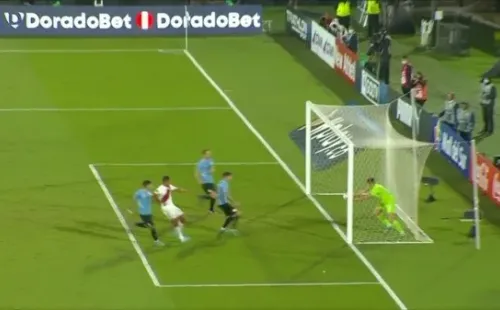 La jugada del posible gol para Perú dará de qué hablar.