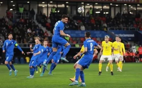 Grecia se impuso por 1-0 a Rumania en un partido amistoso y Gustavo Poyet celebró su primera victoria al mando de la selección helénica. (Foto: Getty)