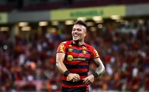 Parraguez celebra sus goles en Brasil (Foto: Sport Recife)