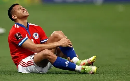 Ante el duro panorama que enfrenta en al actualidad, Alexis Sánchez se lanzó contra los medios chilenos. Eso sí, se olvidó que es en Europa donde semana a semana le pegan con todo. Foto: Getty Images