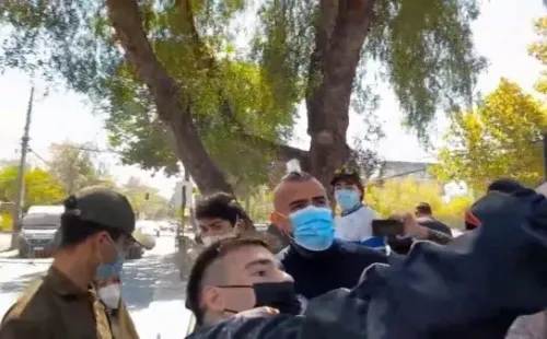 Arturo Vidal también estuvo en el grupo que compartió con los hinchas.