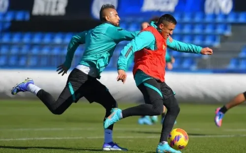 Todo parece indicar que Alexis Sánchez y Arturo Vidal separarán sus caminos en la recta final de sus carreras tras compartir camarín en el Inter de Milán. (Foto: Getty)