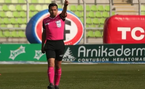 Felipe González vuelve a dirigir un clásico universitario. Foto: Agencia Uno