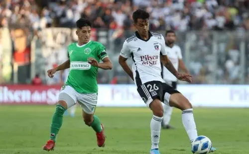 Villanueva sorprende a Falcón en los entrenamientos de Colo Colo. (Agencia Uno)