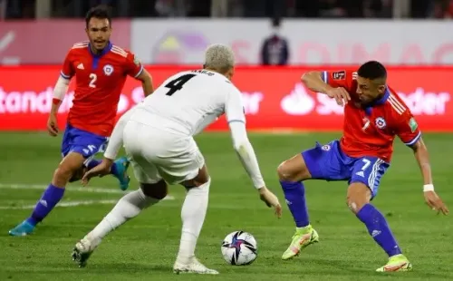 Prensa internacional lamenta, y festina, con la ausencia confirmada de la selección chilena en la Copa del Mundo de Qatar 2022.