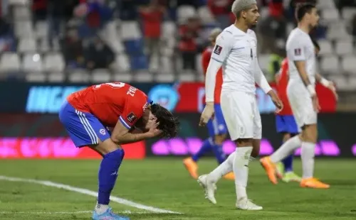 Chile sufrió en las dos últimas fechas de Eliminatorias y además de quedar fuera del Mundial de Qatar 2022 cayó del puesto 26 al 28 en el    Ranking FIFA. (Foto: Agencia Uno)