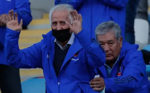 Leonel Sánchez en el estadio viendo a la U el 2021 (Agencia Uno)