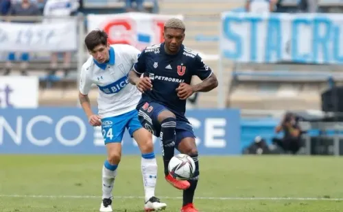 Universidad Católica quiere hacerse fuerte en su casa frente a Universidad de Chile. El clásico universitario se juega por algo más que tres puntos. Foto: Agencia Uno