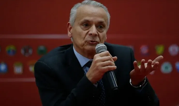 Javier Castrilli llegó al fútbol chileno en agosto, pero no ha podido ganarse la venia de los árbitros nacionales