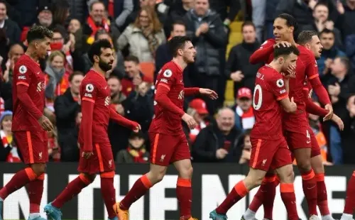 Liverpool logró un tremendo triunfo para seguir metiendo presión. (Foto: Getty Images)