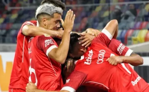 Huracán festeja el gol sobre la hora que le da un punto.
