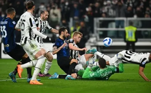 El penal de Calhanoglu que terminó en un festival de polémicas. Tras ello, el Inter convirtió de penal el gol del triunfo ante Juventus. Foto: Getty Images