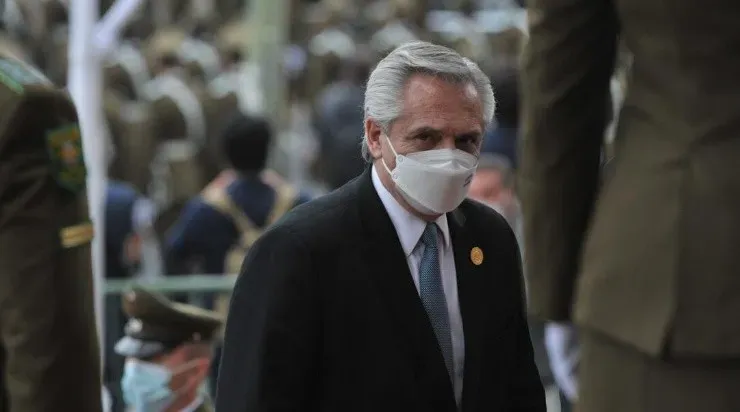 El presidente Alberto Fernández durante el cambio de mando chileno. (AGENCIA UNO)